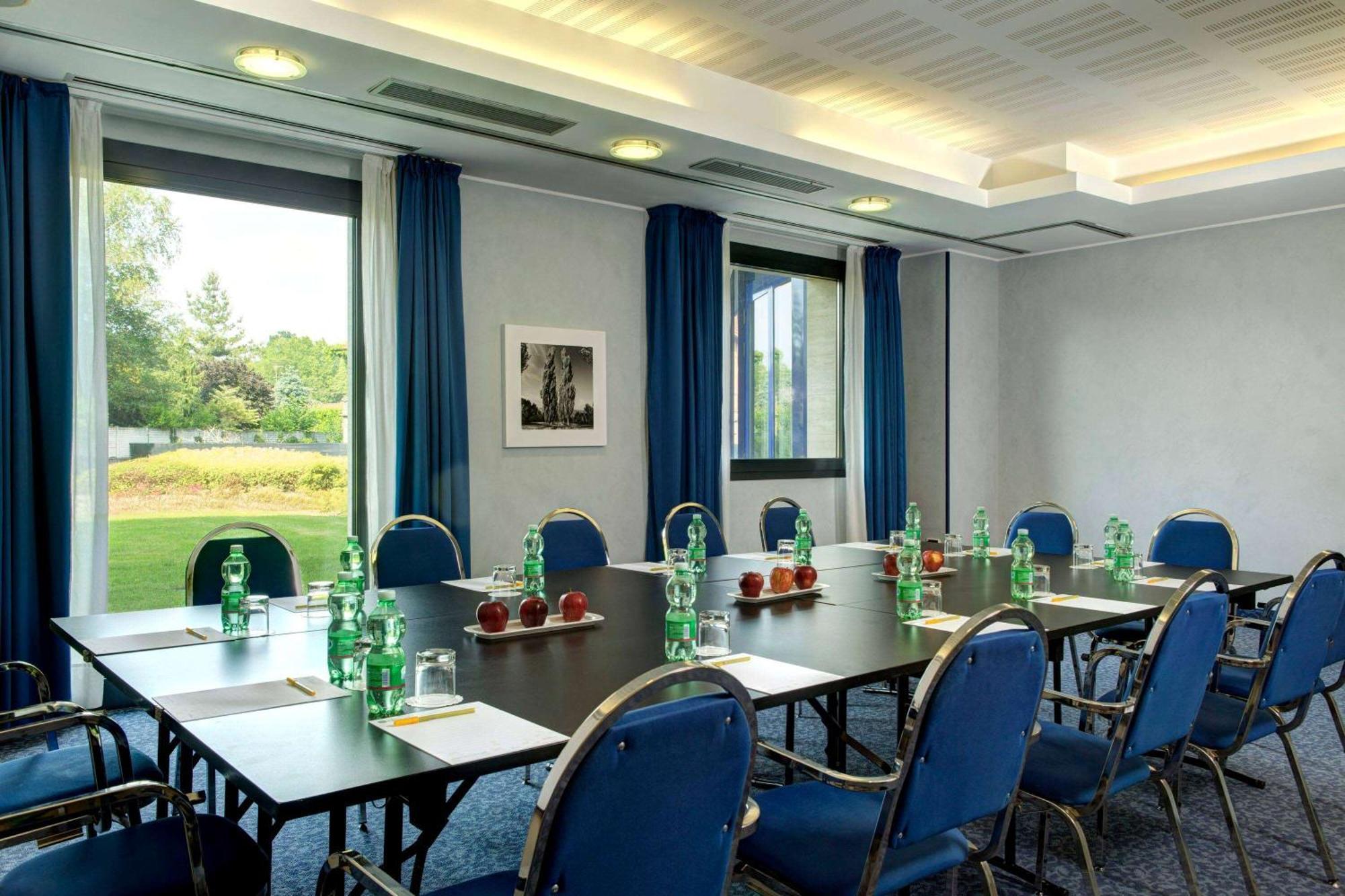 Dolce By Wyndham Milan Malpensa Hotell Somma Lombardo Exteriör bild