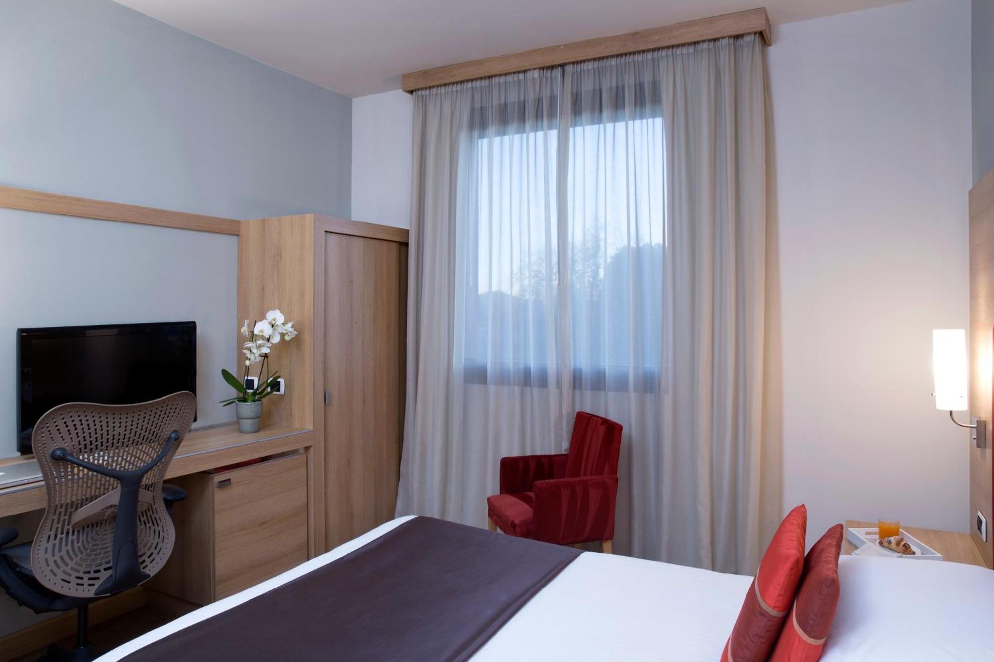 Dolce By Wyndham Milan Malpensa Hotell Somma Lombardo Exteriör bild