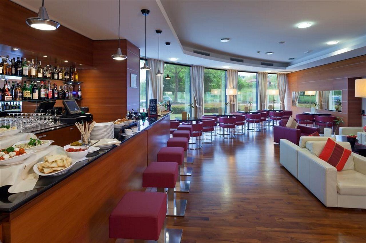 Dolce By Wyndham Milan Malpensa Hotell Somma Lombardo Exteriör bild